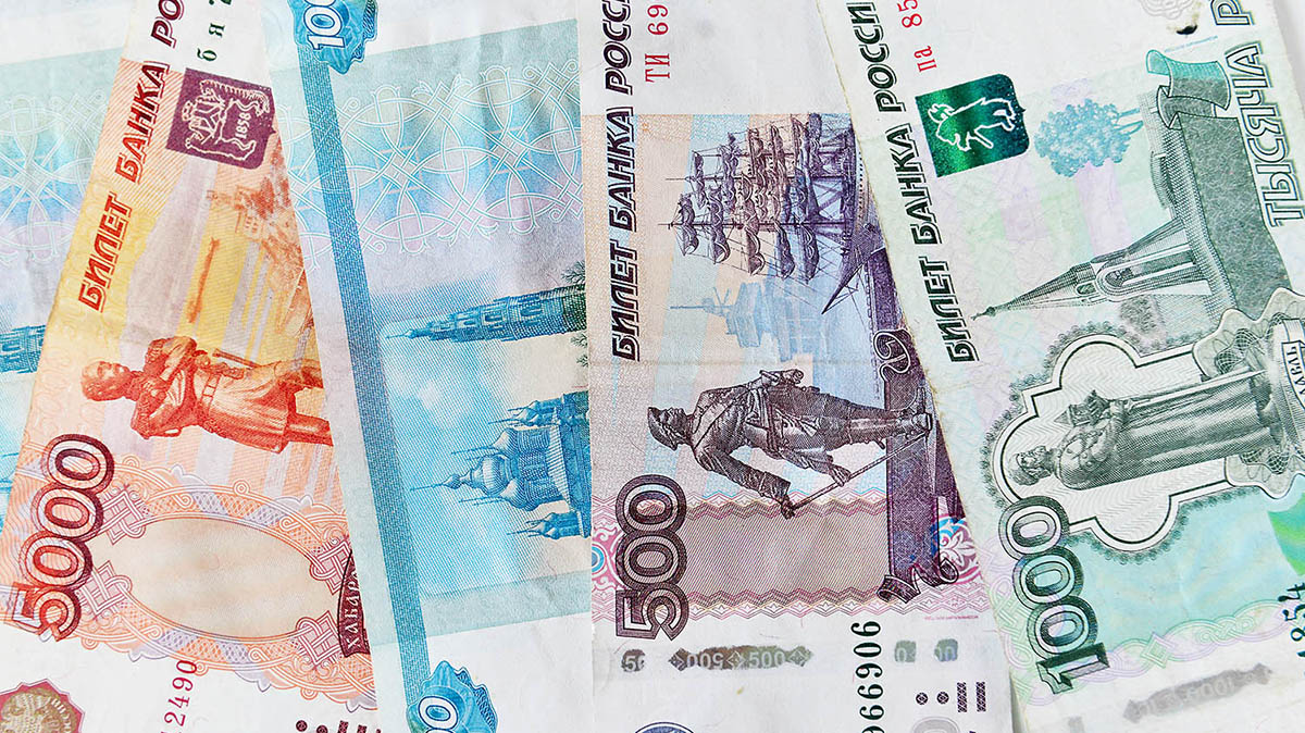 Первый зампред ВТБ Пьянов представил пьесу о проблемах курсообразования рубля