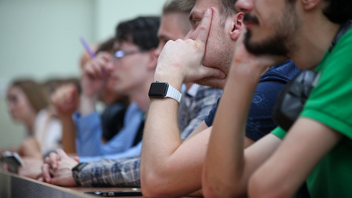 Россияне высказались об идее о сокращении приема абитуриентов из регионов в вузы Москвы