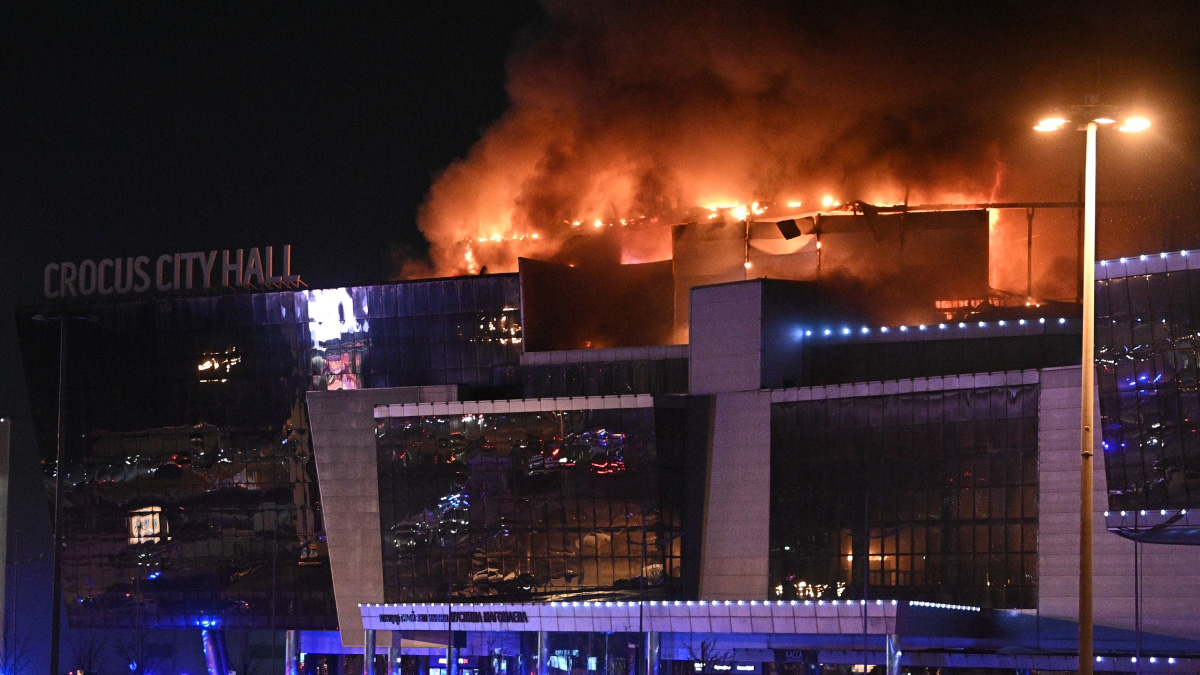 СМИ: Вертолеты направлены для тушения «Крокус Сити Холла»