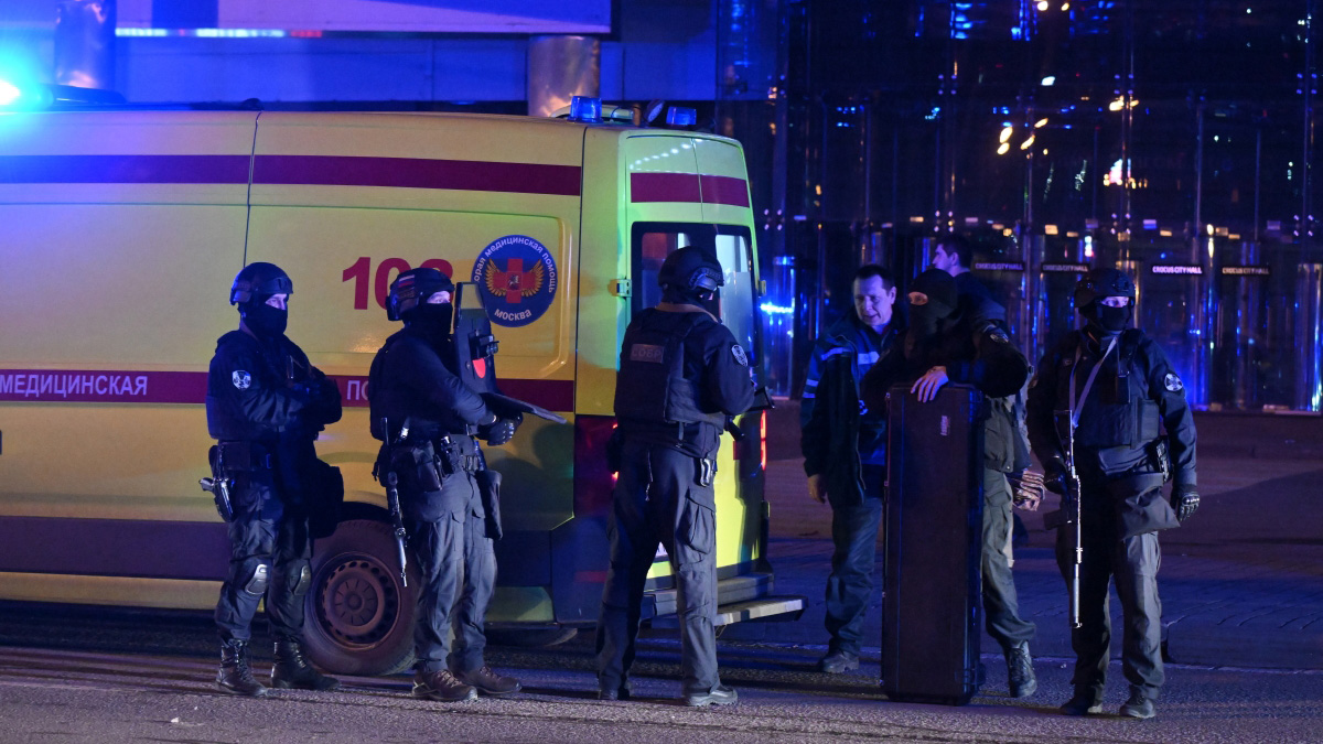 Для тушения пожара в «Крокус Сити Холле» задействовали авиацию