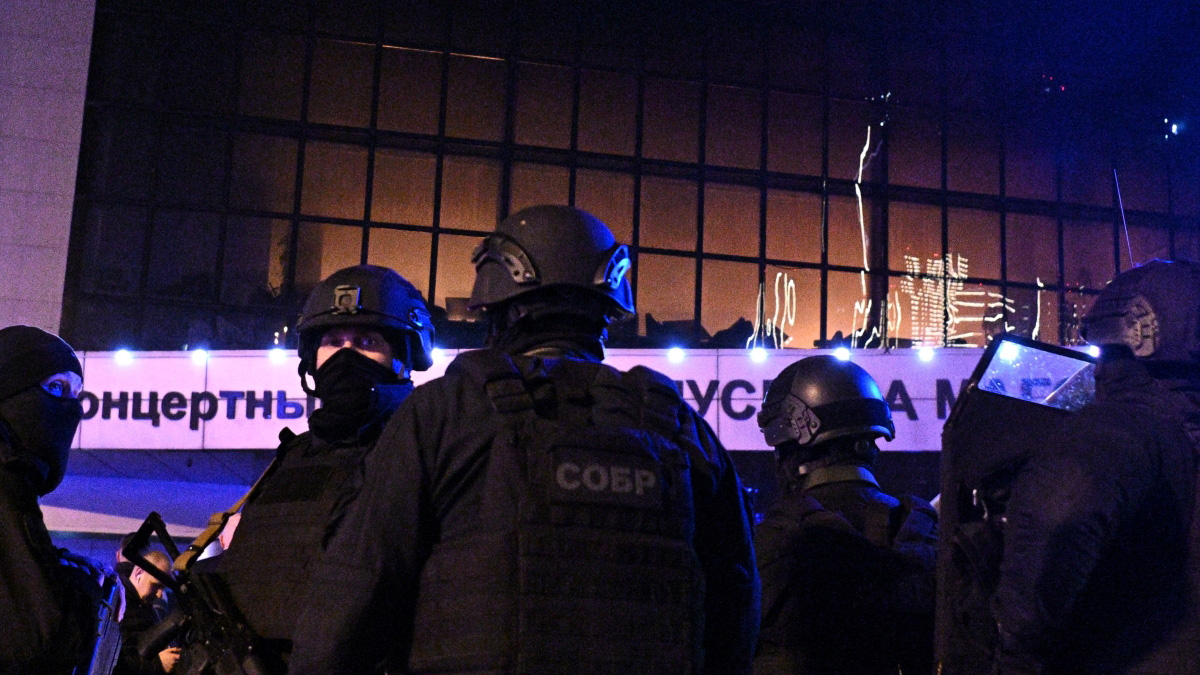 ТАСС: Сотрудники СОБР и ОМОН подняты по тревоге и направились в «Крокус»