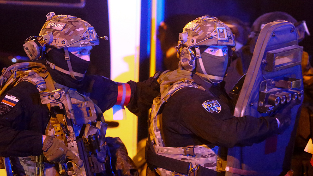 Более 60 погибших и крупный пожар: что известно о теракте в «Крокусе» к утру 23 марта