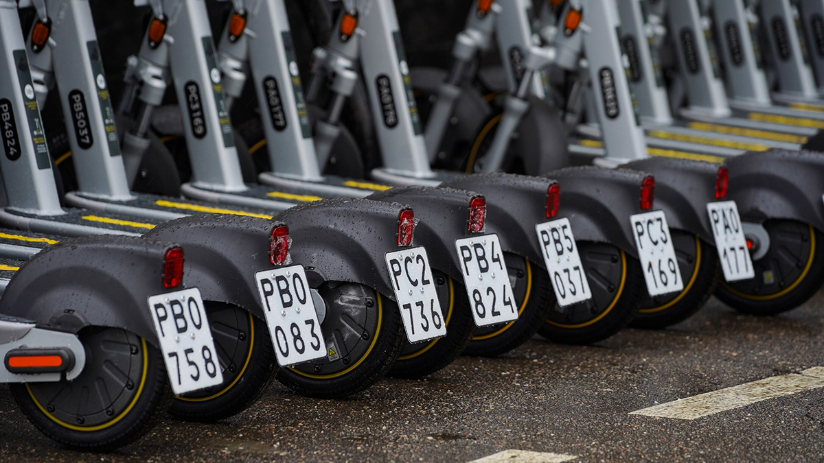 Эксперт Михайленко призвал разделить потоки пешеходов и электросамокатов в Москве