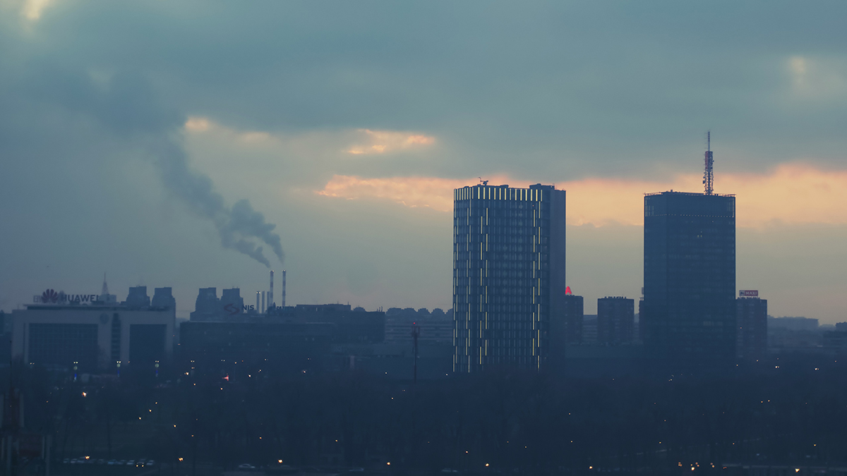 На крышах зданий Белграда на фоне протестов появились снайперы