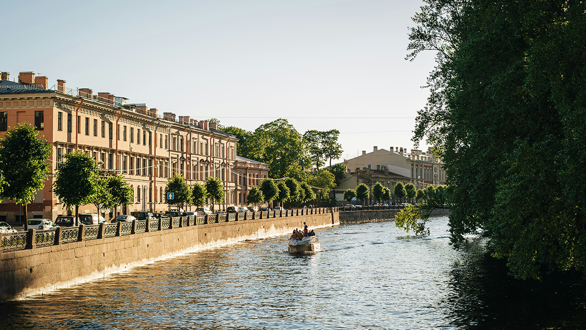 Жители Петербурга обнаружили в мусорке урну с прахом блокадницы