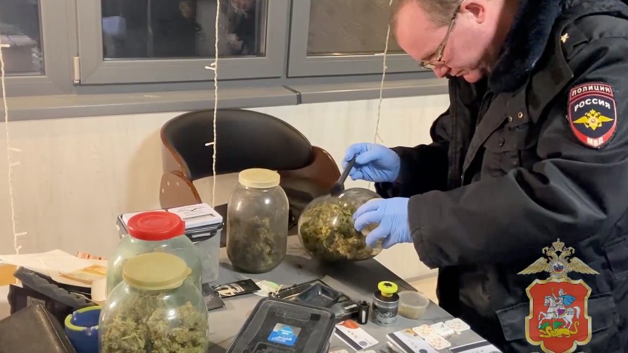 Житель Ступина выращивал марихуану на балконе