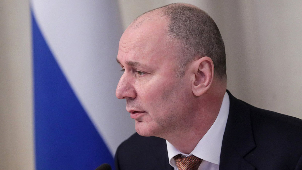 Глава Рособрнадзора посоветовал родителям не пугать детей работой дворником