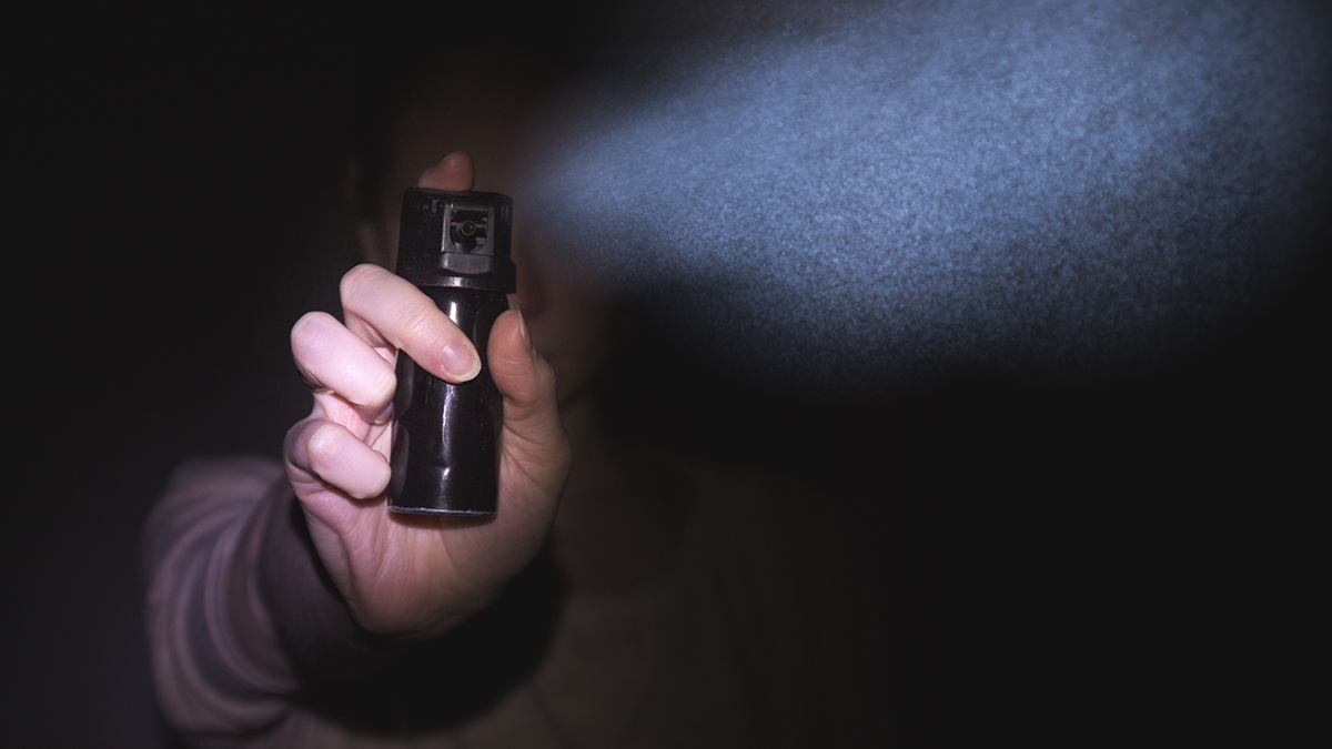 Юноша распылил перцовый баллон в столичном метро из-за замечания о розовой кофте