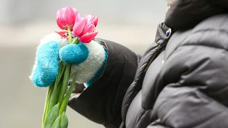 Опрос: Более половины пар в РФ готовы расстаться из-за плохого подарка на 8 Марта