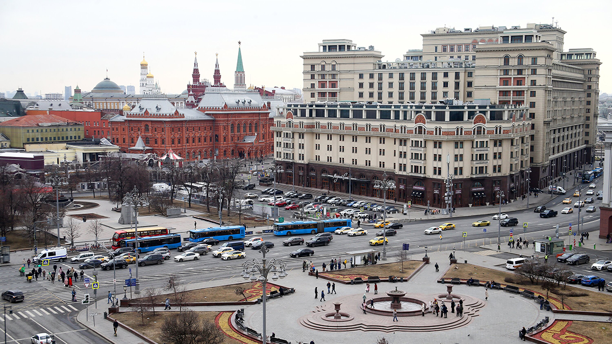 Москвичей призвали соблюдать скоростной режим и дистанцию на дорогах