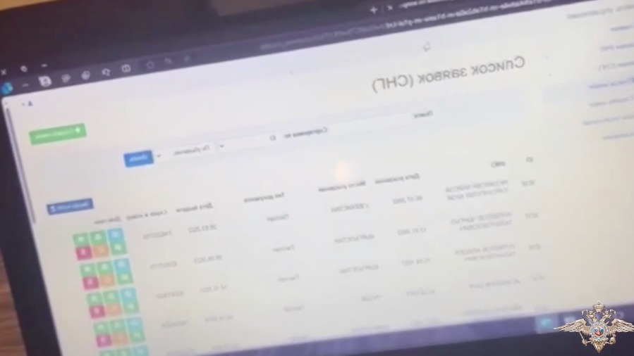 Москвич продавал поддельные миграционные документы
