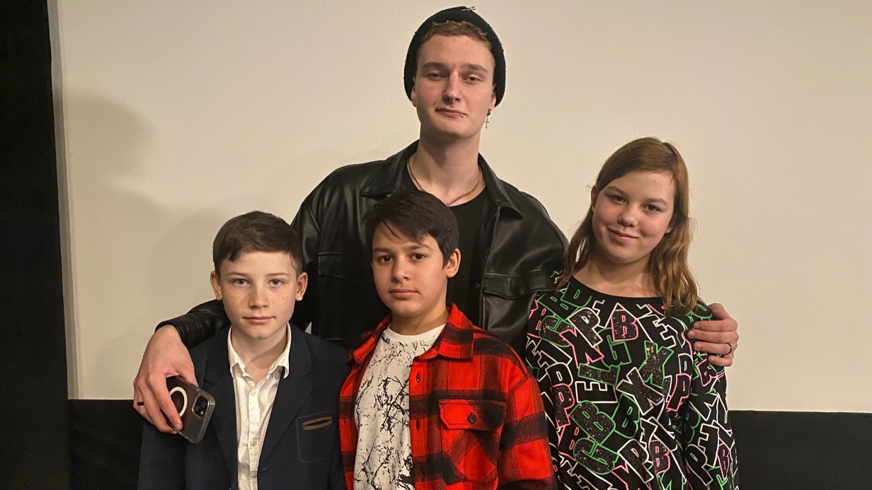 Слева направо: Артем Дяченко, Владимир Подрезенко (в шапке), Даниял Хавшабо и Ксения Карандей на премьере собственного фильма