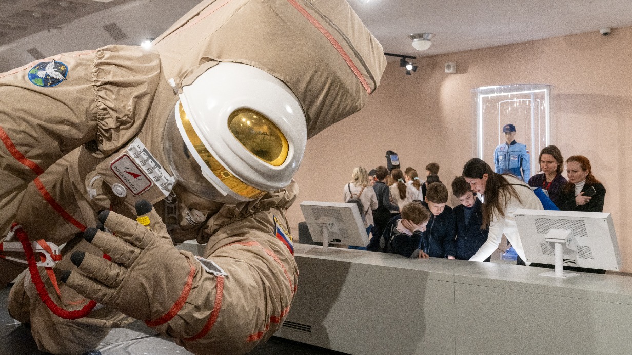 Сергунина: Более 2,5 тысячи экскурсий для детей провели на ВДНХ за год