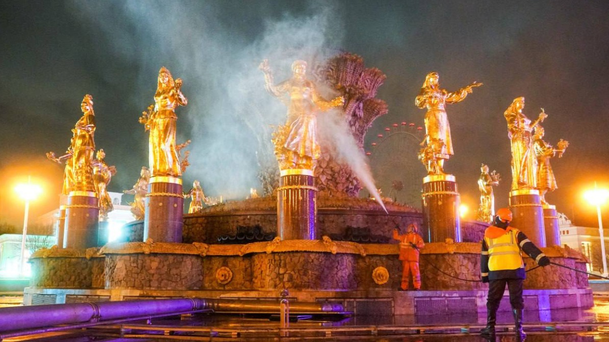 Фонтаны на ВДНХ начали готовить к открытию сезона