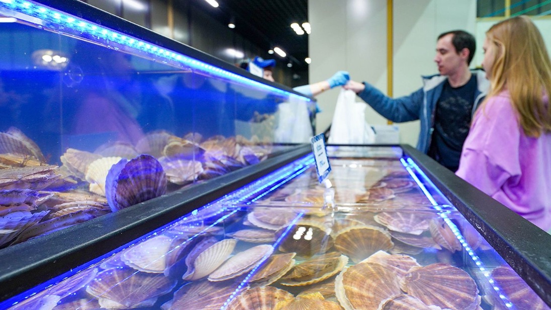 Почти 30 тонн продуктов реализовали за четыре месяца работы рынка «Москва — на волне»