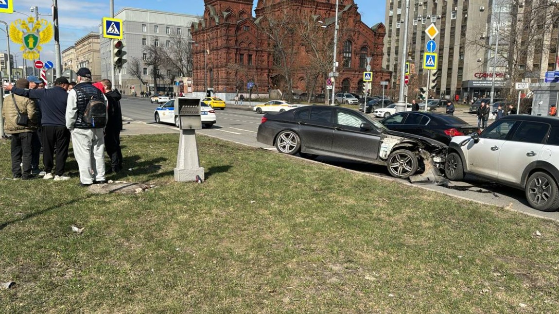 Два человека пострадали в результате ДТП на Новослободской улице 