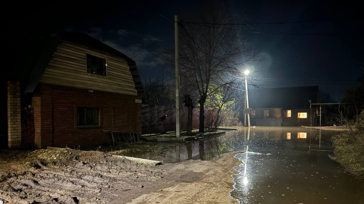 Уровень воды в реке Урал за два часа повысился до отметки 942 сантиметра