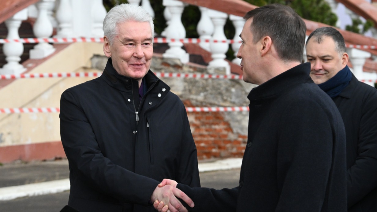 Мэр Москвы Сергей Собянин (слева) и министр сельского хозяйства РФ Дмитрий Патрушев приняли участие в церемонии официального начала комплексной реконструкции Центрального Московского ипподрома на Беговой улице