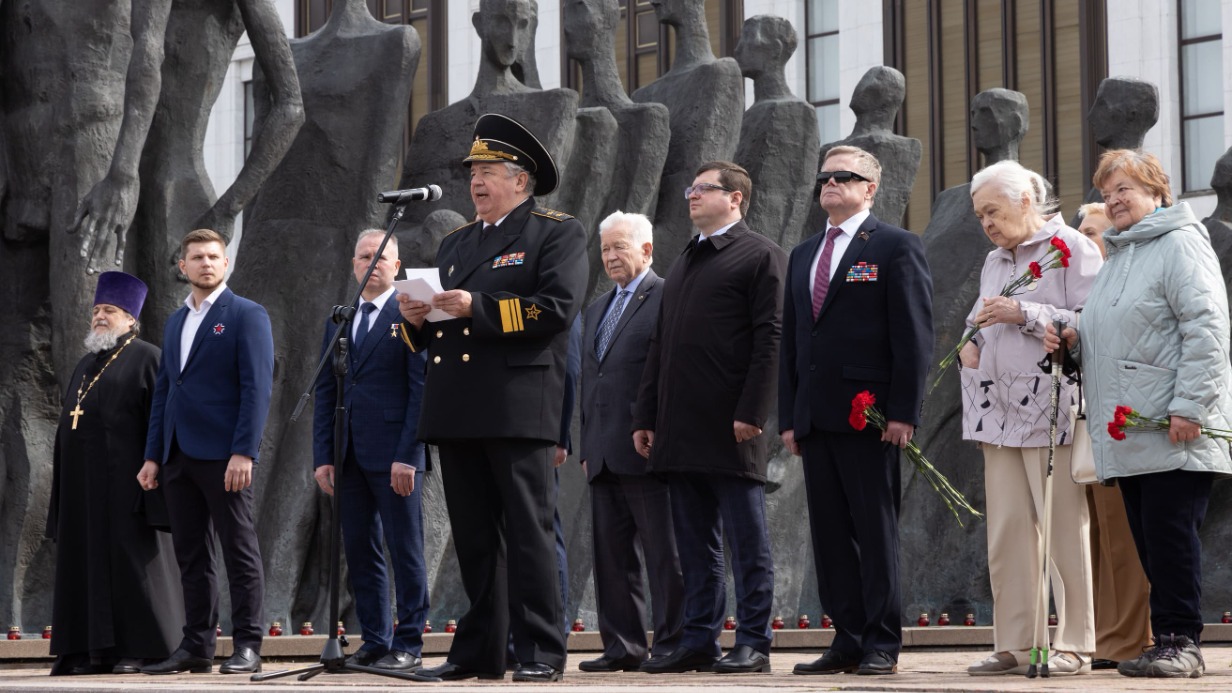 Память узников фашистских концлагерей почтили у Музея Победы