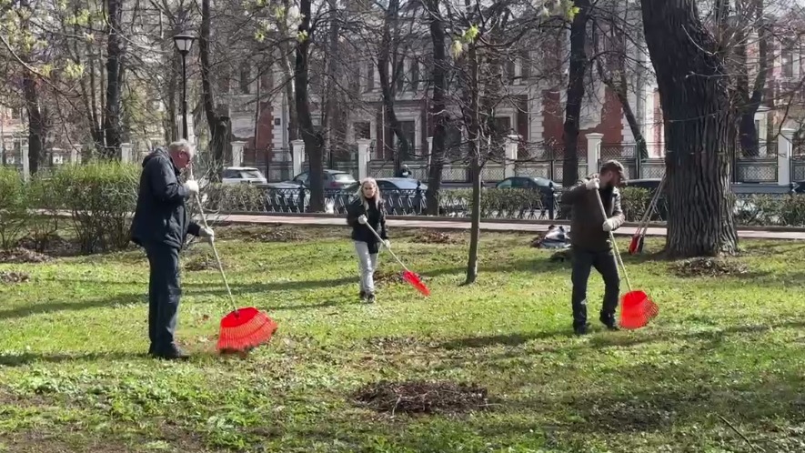 Первый в этом году общегородской субботник завершился в Москве