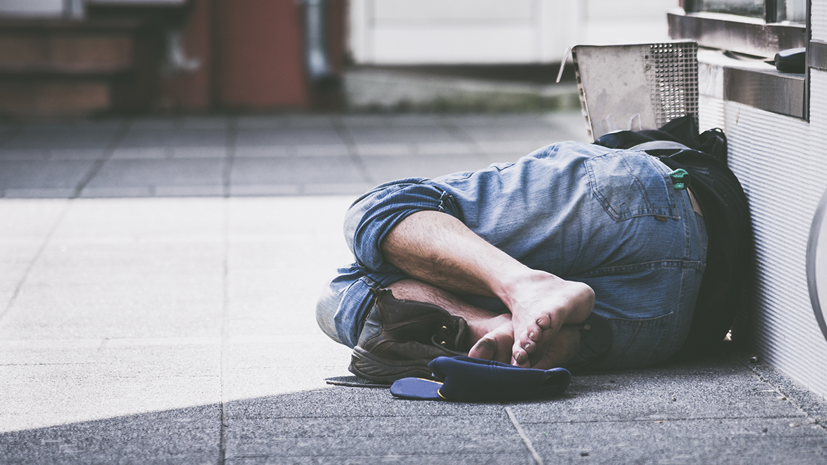 Из квартиры шел стойкий запах мочи: шестилетнюю девочку-маугли нашли в Казани