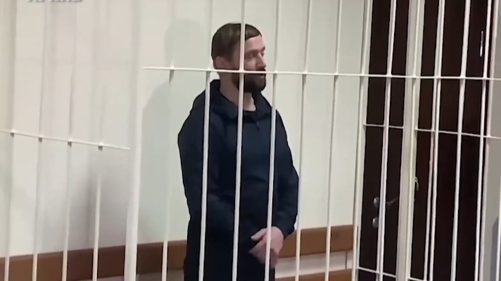 Суд вынес приговор блогеру-сыроеду Лютому, чей ребенок умер от истощения