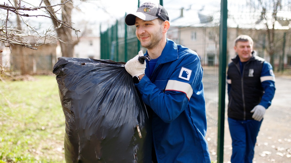 Волонтеры «Газпромнефть-СМ» провели субботник в реабилитационном центре для детей во Фрязине