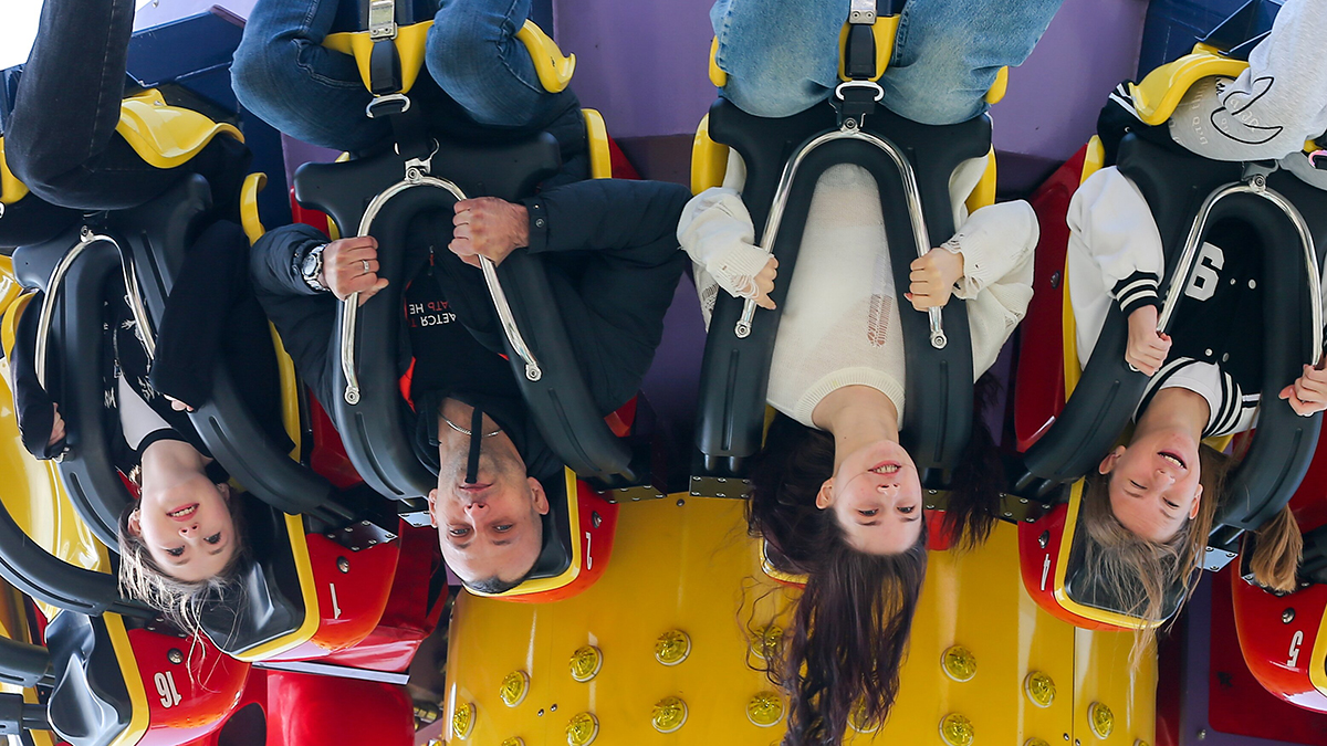 Sun: В Бирмингеме рухнул аттракцион с людьми на рождественской ярмарке