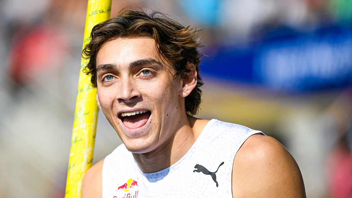 Шведский легкоатлет Дюплантис обновил свой мировой рекорд в прыжках с шестом