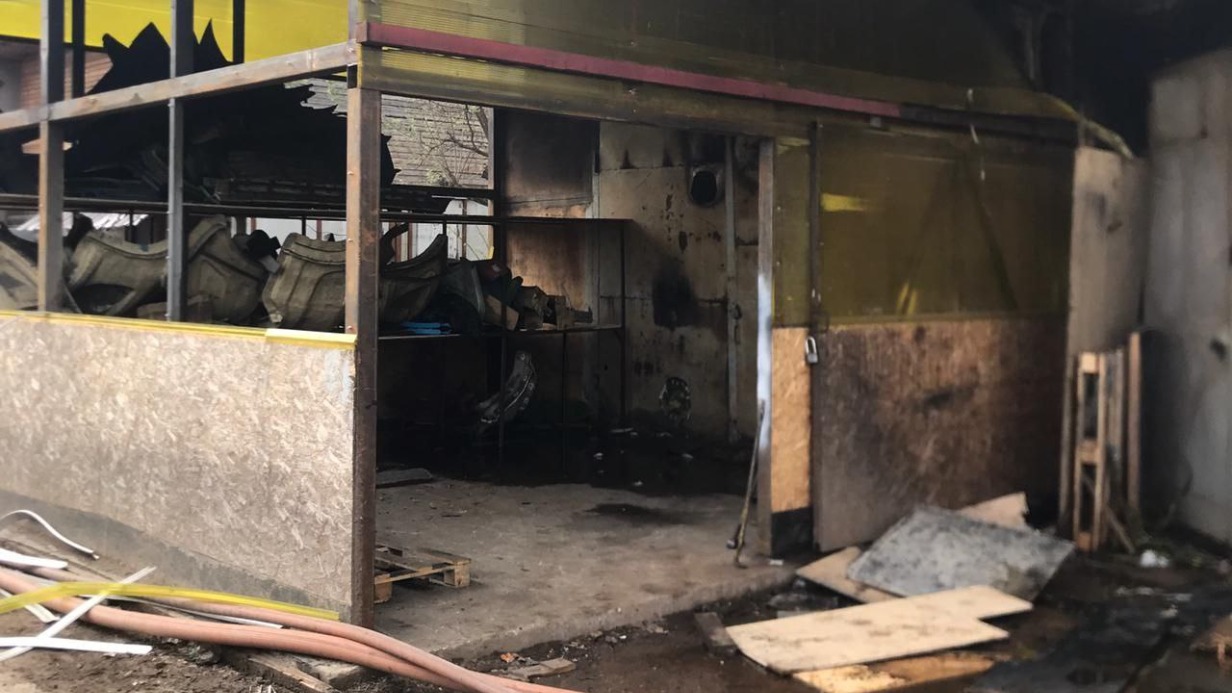 Пожар произошел в производственно-складском комплексе в Химках