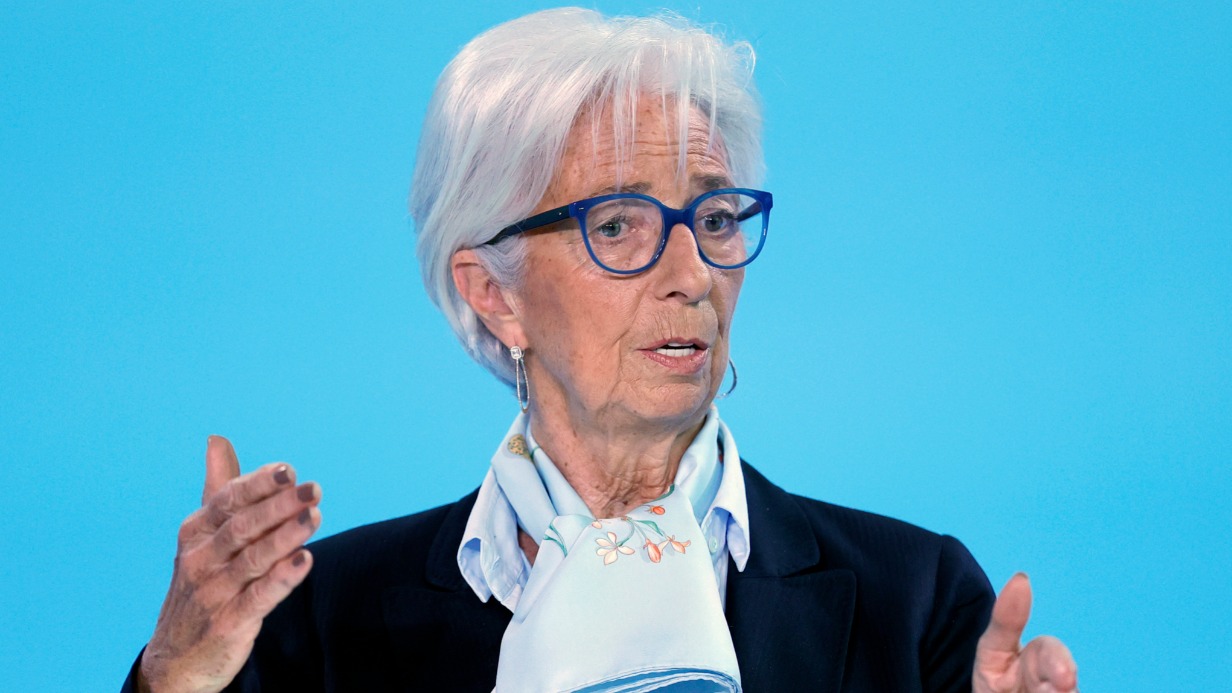 Президент Европейского центрального банка (ЕЦБ) Кристин Лагард выступает на пресс-конференции после заседания Совета управляющих ЕЦБ во Франкфурте-на-Майне
