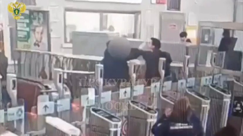 Безбилетник избил пассажира метро на станции «Шаболовская» за замечание