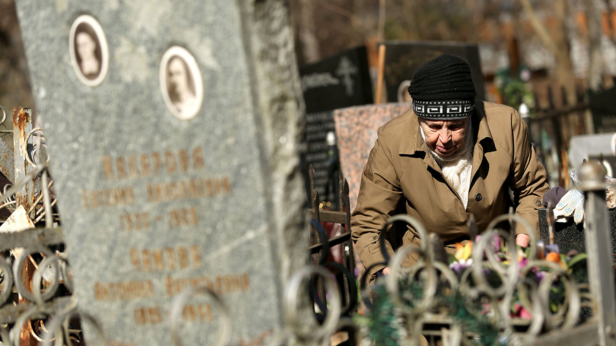 Почему раньше на Пасху ходили на кладбища