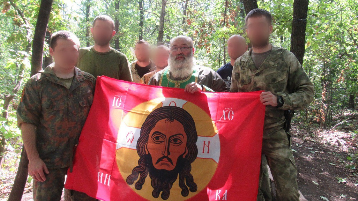 Старший священник Росгвардии в зоне проведения СВО протоиерей Святослав Чурканов посетил несколько подразделений на луганском направлении. В рамках поездки было проведено четыре молебна, освящены три пункта временной дислокации. Кроме того, у бойцов была возможность исповедоваться и причаститься