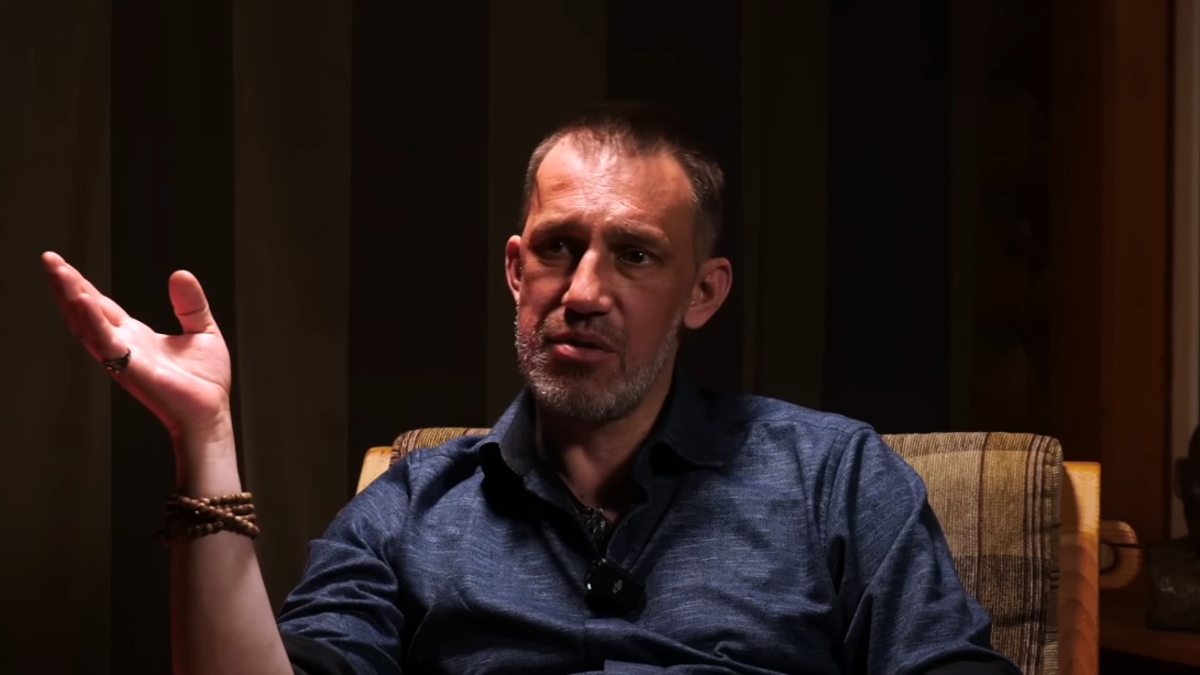 Дал «ментам» три миллиона: появились подробности биографии судимого медиума Левина