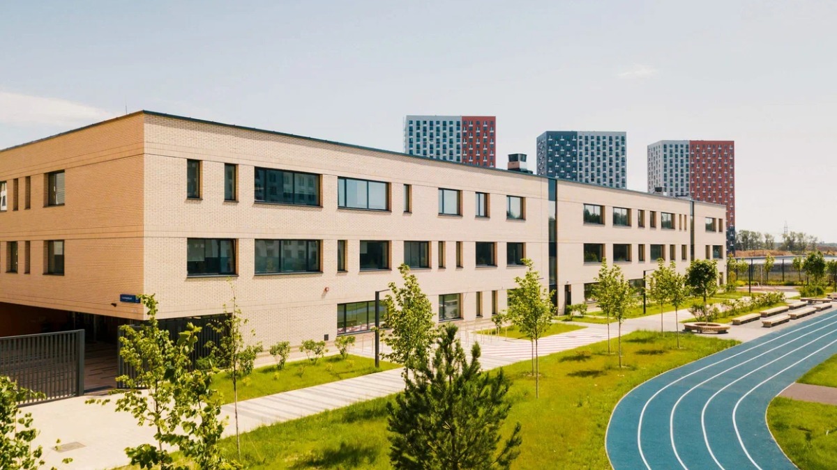 Школа по городской программе построена более чем наполовину