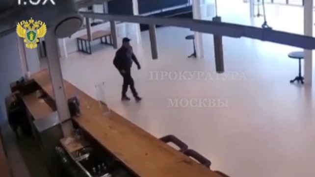 Мужчина украл 500 тысяч рублей из сумки сотрудницы ресторана в центре Москвы