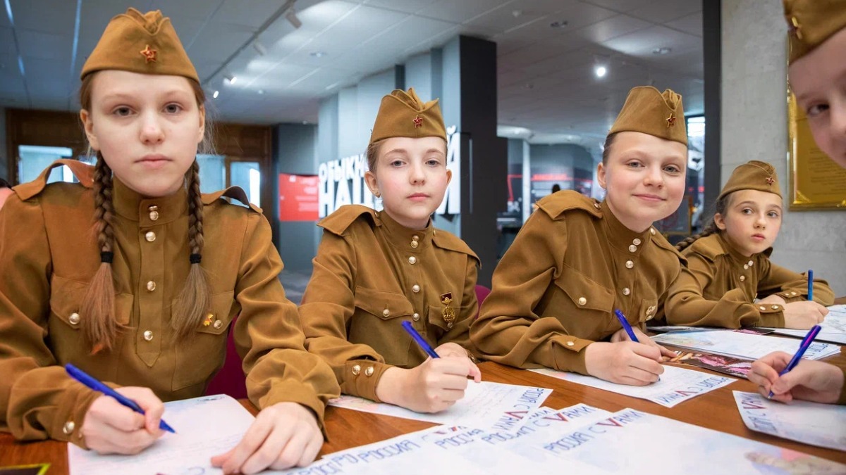 Авторов лучших открыток к 9 Мая наградят в Музее Победы