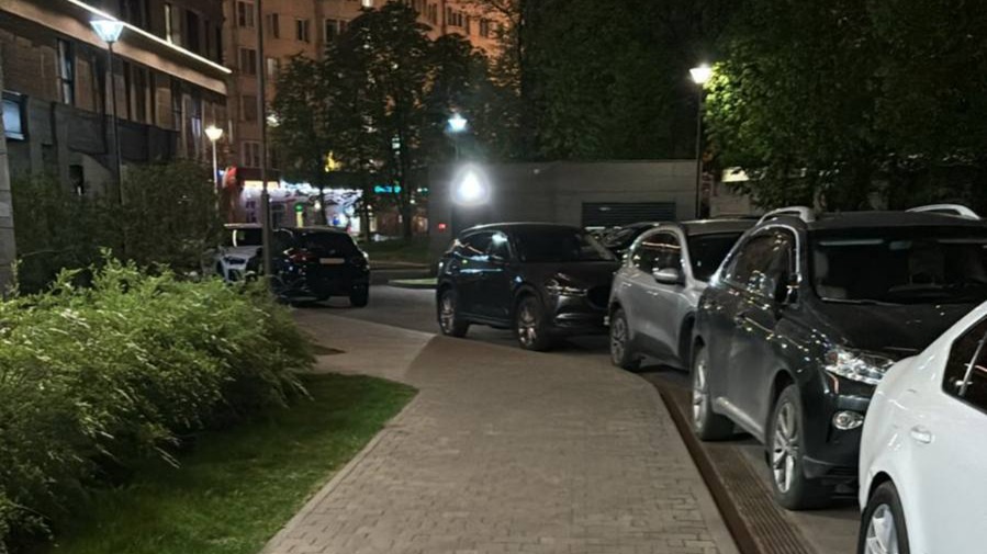 Сотрудник службы доставки сбил восьмилетнего ребенка на западе столицы