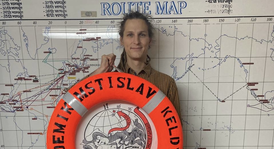 Александр Осадчиев на борту научно-исследовательского судна «Академик Мстислав Келдыш»