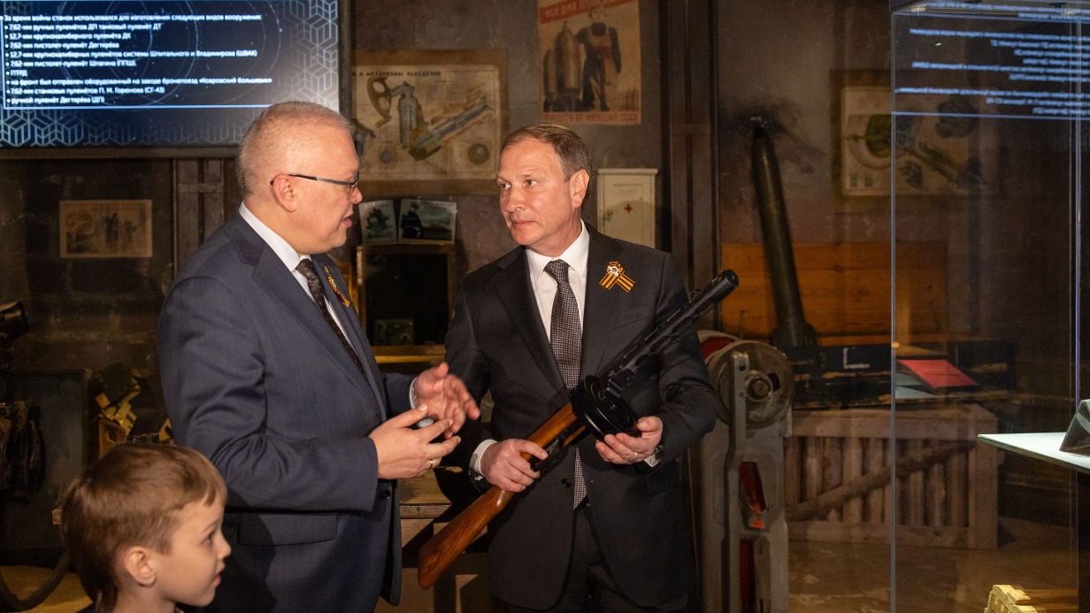 Губернатор Кировской области передал в дар Музею Победы реликвии военных лет