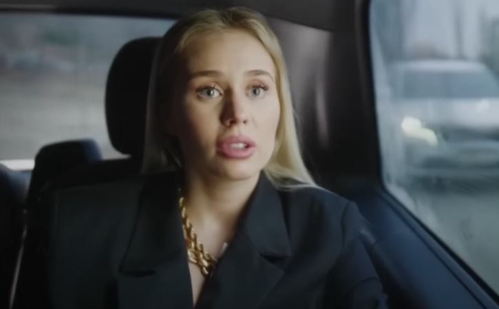 СМИ: Блогер Акуна Матата задолжала ФНС почти 40 миллионов рублей