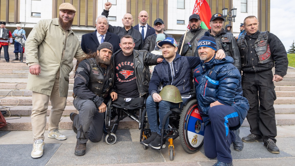 «Ночные волки» передали Музею Победы монеты для народного памятника