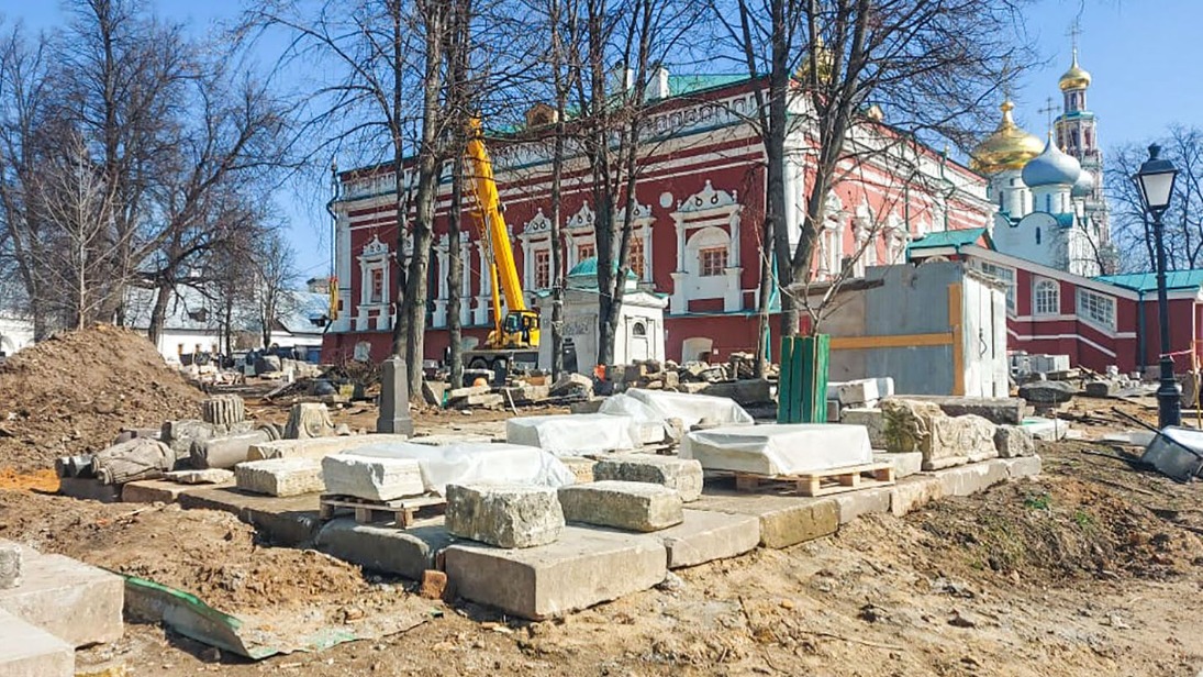 Следы старинного некрополя нашли на территории Новодевичьего монастыря