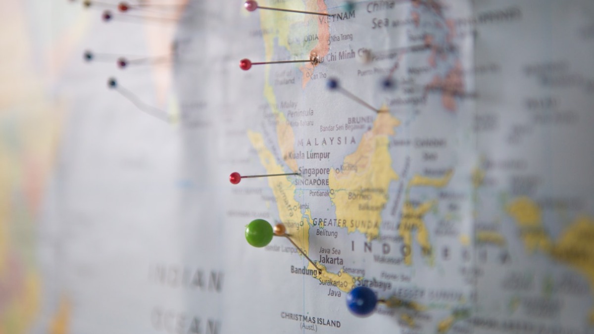 Бухалово и Париж: откуда появились необычные и смешные названия населенных пунктов в России 