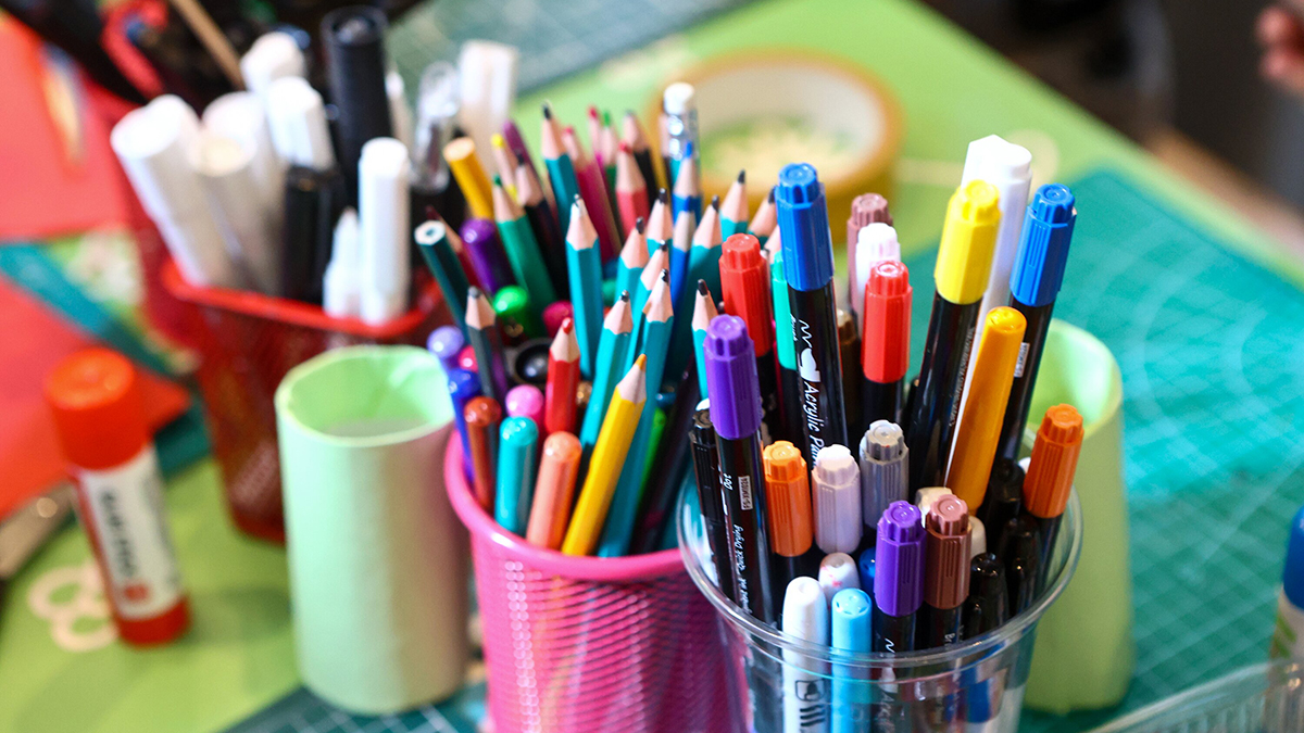 Ручкой с перьями в тетрадь: как собрать правильный школьный набор