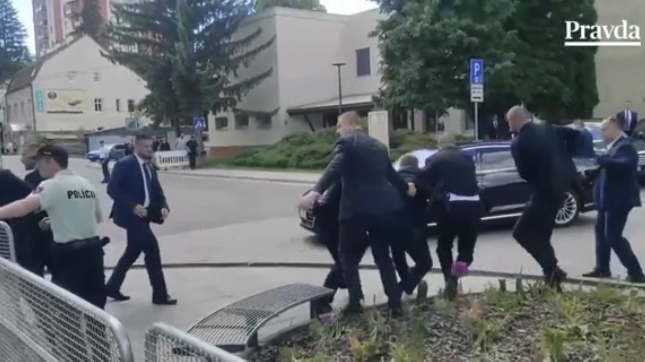 СМИ: Состояние премьера Словакии после покушения оценивается как тяжелое