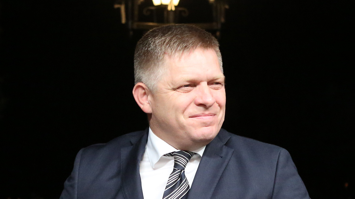 Канцелярия правительства Словакии получила конверт с пулей, адресованный Фицо