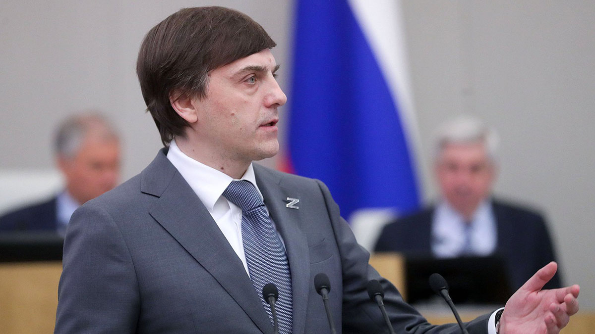 Кравцов сообщил, что результаты пересдач ЕГЭ подготовят в течение недели