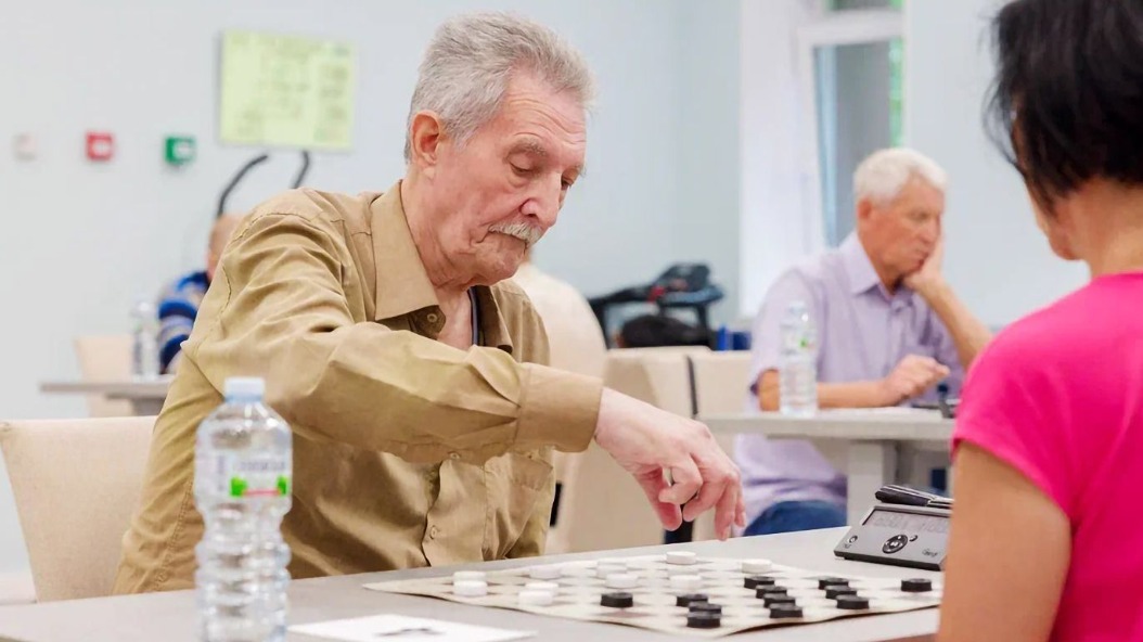 Турнир по шашкам пройдет в центрах московского долголетия